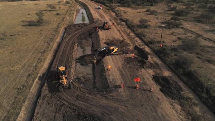 Más obras provinciales: avanzan los trabajos para recuperar el camino que conecta Marcelino Escalada con Cacique Ariacaiquín