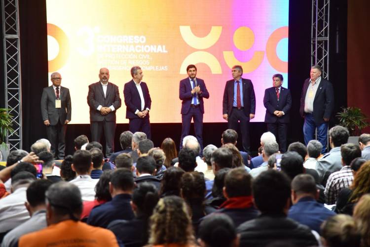 Pullaro: “Invertiremos $ 9 mil millones para que Santa Fe tenga un Centro de Entrenamiento para todos los bomberos del país” 