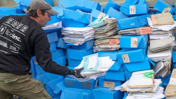 Despapelización: reciclan más de 15 toneladas de expedientes que están en descarte en Salud