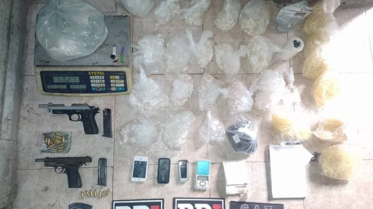 Tres detenidos en múltiples allanamientos por venta de drogas y conflicto entre bandas en zona oeste de Rosario