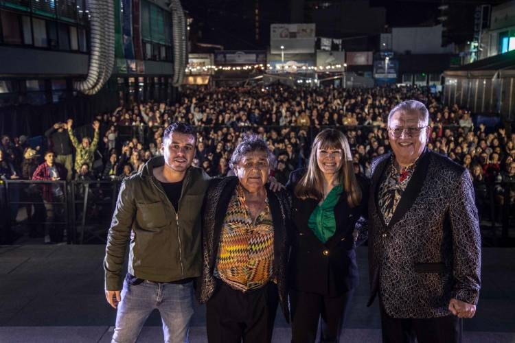 Con la presentación del libro de Los Palmeras, culminó una exitosa edición de la Feria del Libro Rosario