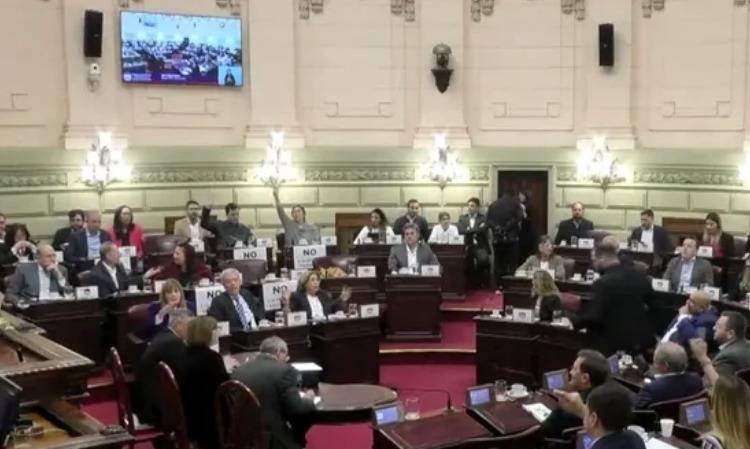 Reforma constitucional: distribución de diputados, mandatos comunales y el reiterado debate de la reelección