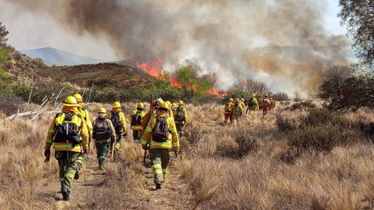  Córdoba: brigadistas santafesinos controlaron los incendios en la zona de Ongamira