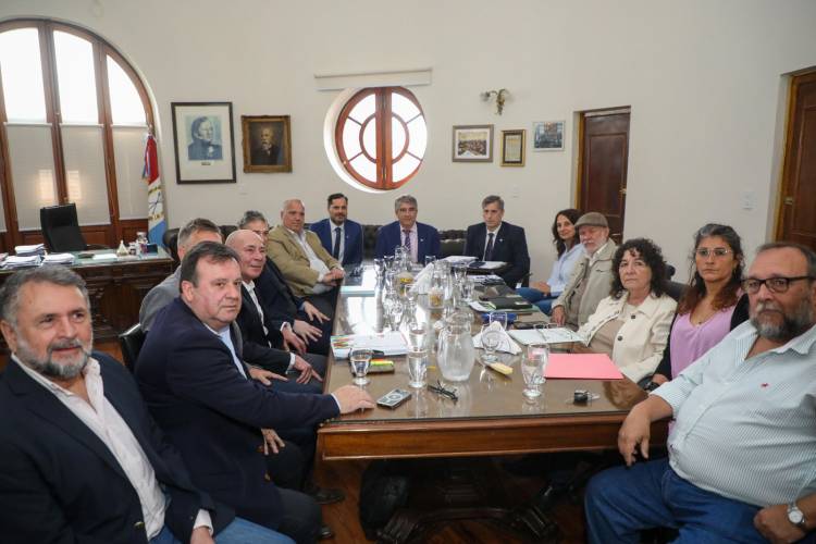  Paritarias: Provincia ofreció 12 porciento recomposición salarial para los últimos tres meses del año