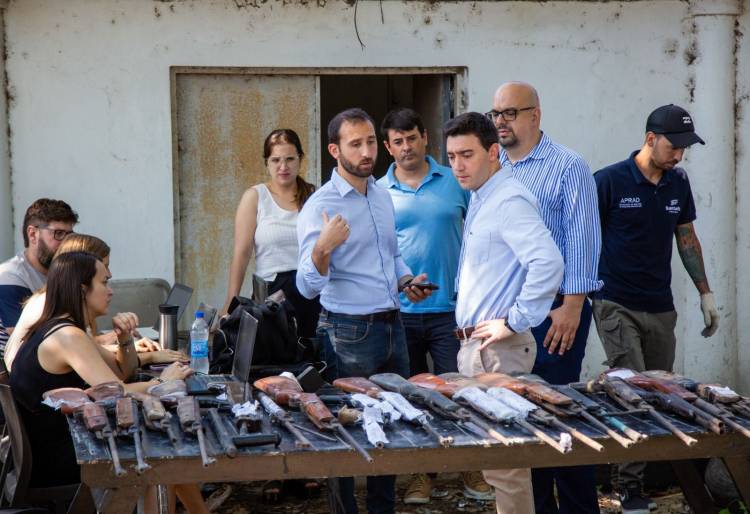 Ordenamiento de espacios: Provincia retiró elementos secuestrados de la sede de la PDI en Rosario