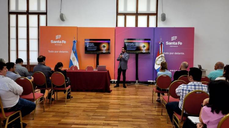 Provincia organizó una jornada de innovación y energías renovables para cooperativas
