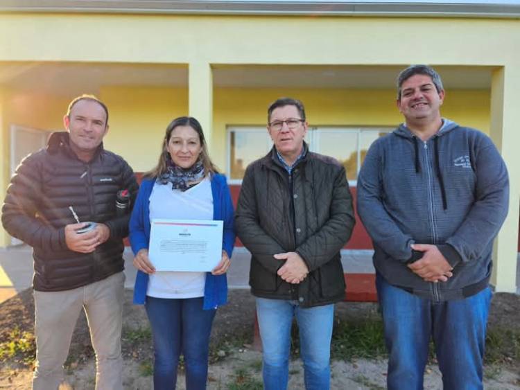 Rodrigo Borla//Seguimos apoyando a las escuelas del departamento con obras y refacciones.