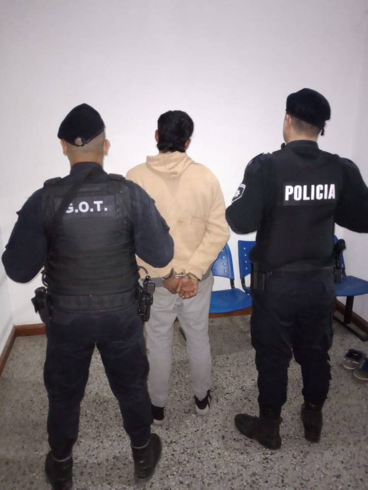  APREHENSION DE UN MASCULINO CON PEDIDO DE CAPTURA. 