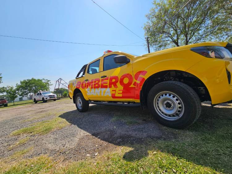 BORLA DESTACÓ LA ENTREGA DE UNA NUEVA UNIDAD MÓVIL PARA LOS BOMBEROS DE GOBERNADOR CRESPO.