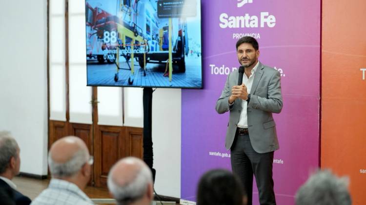 Pullaro impulsa una inversión de casi $ 10.000 millones para sumar 88 ambulancias y fortalecer el sistema de salud pública