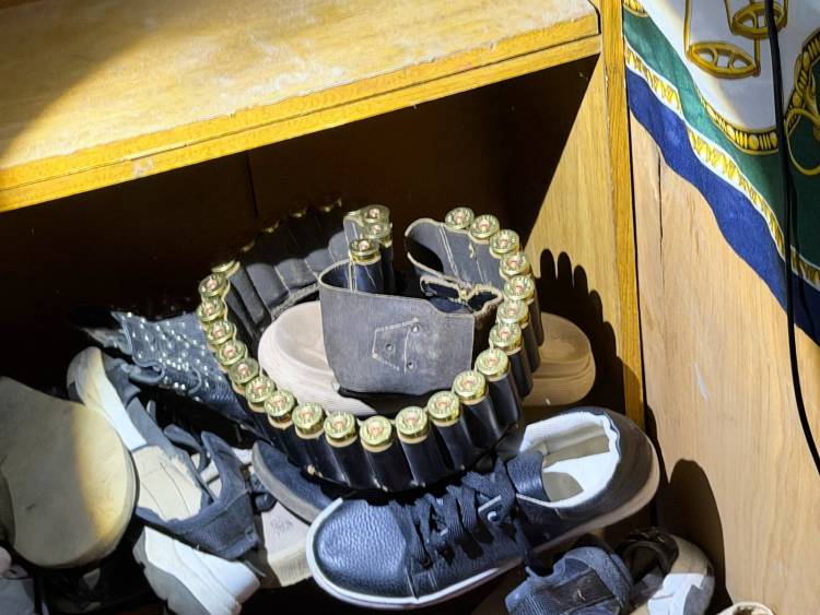 La PDI detuvo a una mujer por microtráfico en Santa Fe y secuestró drogas, armas y dinero