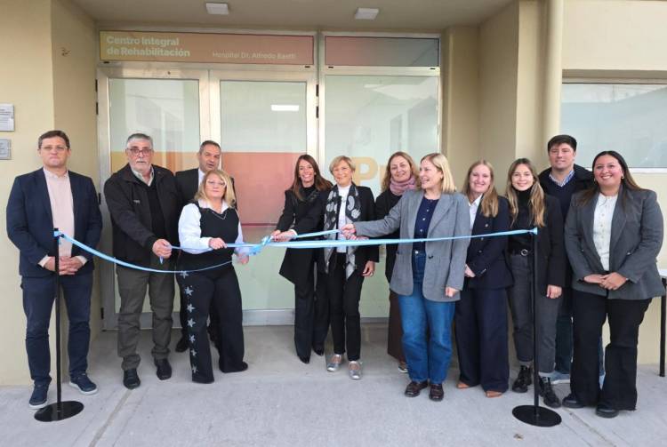 En Gálvez: Pullaro finalizó el Centro de Rehabilitación del Samco, tras el abandono de la obra por parte de Nación