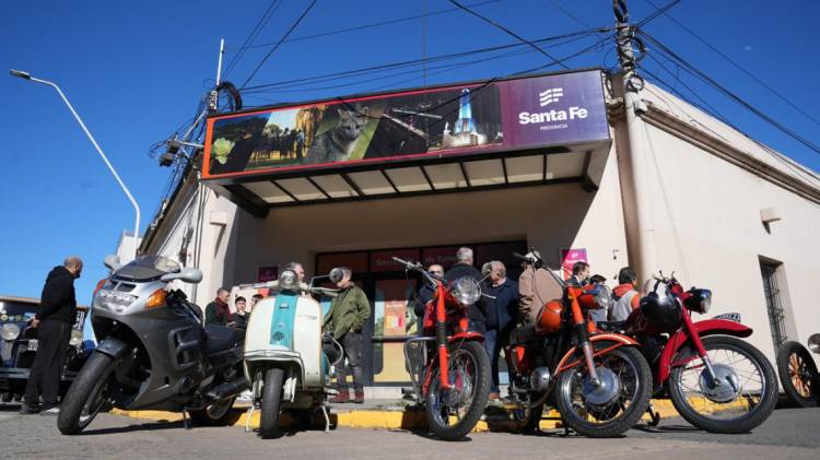 Santa Fe viaja en el tiempo: llega la Muestra de Autos y Motos Clásicos a la Estación Belgrano