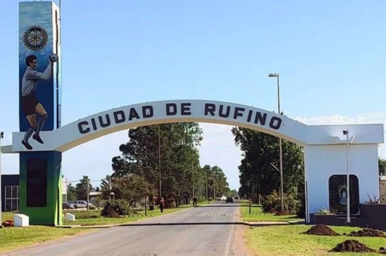 MATÓ A SU PADRE, ARRASTRÓ EL CUERPO CON SU CAMIONETA Y LO TIRÓ EN UN CANAL